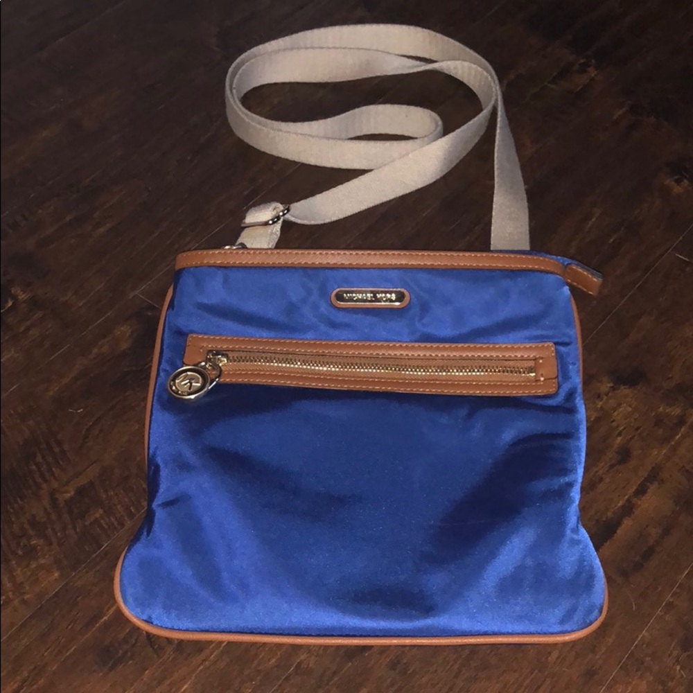 Navy blue Micheal Kors crossbody